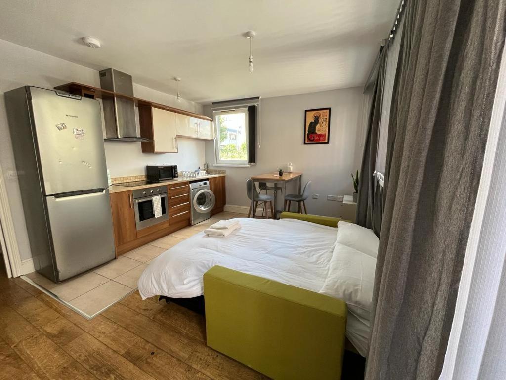 London Modern Flat Near Transports Apartment Bagian luar foto