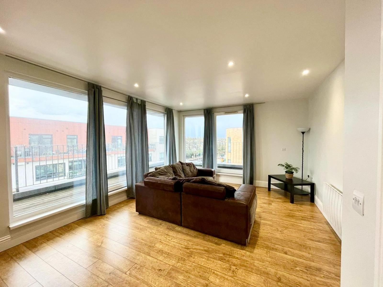 London Modern Flat Near Transports Apartment Bagian luar foto